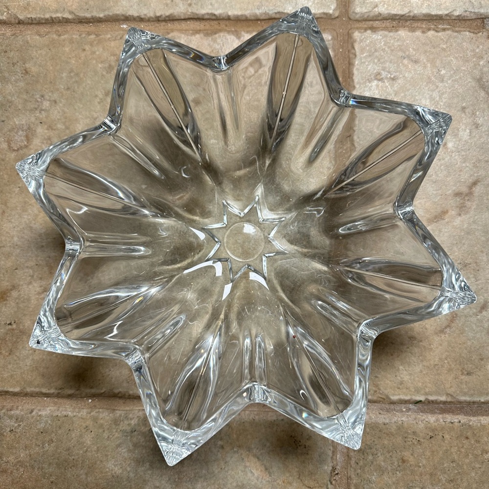 Elegant Star-Shaped Glass Bowl